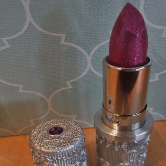 Models Prefer Collectible Lipstick Swarovski Crystal Elements WINDSOR WINE RARE - Picture 4 of 4